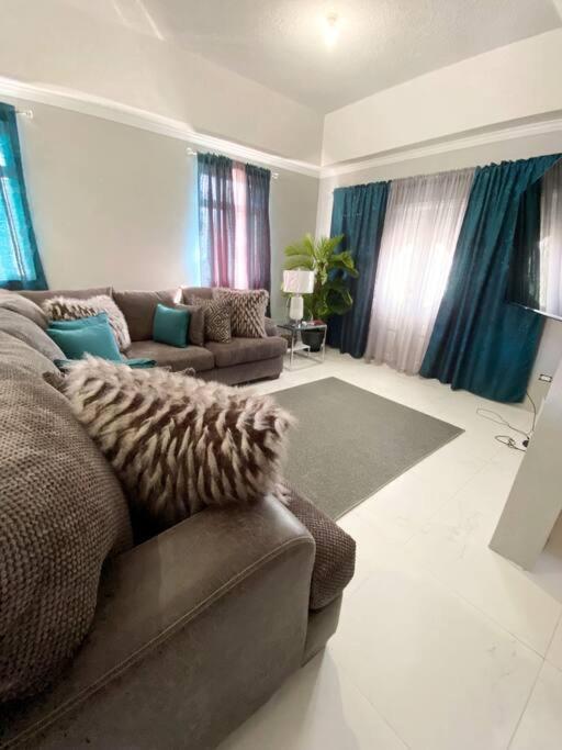 קרייסט צ'רץ' Home Away From Home מראה חיצוני תמונה