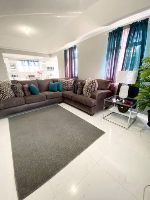 קרייסט צ'רץ' Home Away From Home מראה חיצוני תמונה